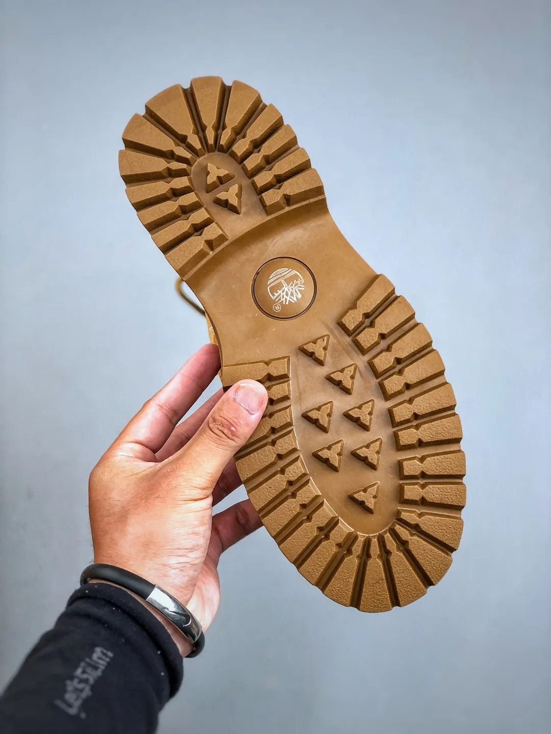 Local self-pickup💰560 Support store release New arrivals🚀Timberland Timberland outdoor mid-top casual rhubarb boots series Guangdong factory quality Original box original packaging The fabric is made of Italian 🇮🇹 top-grade frosted fine-grained cowhide with anti-odor and anti-corrosion genuine leather latex insoles to give you a perfect wearing experience High-quality and durable, a must-have for sportsmen Specially designed to treat those who are not handsome High-quality feet feel first-class Size: 38-44 (leather shoe size)